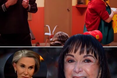 ¡Descubre cómo la generosidad de María Antonieta de las Nieves, la inolvidable Chilindrina, transformó el ambiente de la bioserie de Chespirito! Mientras Florinda Meza prohibía su nombre, ella inspiró al elenco con su apoyo y bendiciones. ¿Qué impacto tuvo este gesto en la producción? ¡No te lo pierdas!