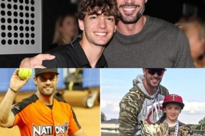 ¡William Levy explota de orgullo tras triunfo histórico de su hijo Christopher! ⚾🔥 Christopher Alexander, hijo mayor de William Levy, se graduó y conquistó el campeonato de béisbol, superando un grave accidente. El actor no pudo contener su emoción y compartió un mensaje lleno de amor y esperanza. ¿Será Christopher la próxima estrella de la MLB? ¡Descubre todos los detalles aquí!