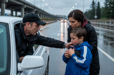 Conmovido por una madre y su hijo empapados bajo la lluvia en la autopista, un conductor les da un aventón; veinte minutos después ocurre algo aterrador…