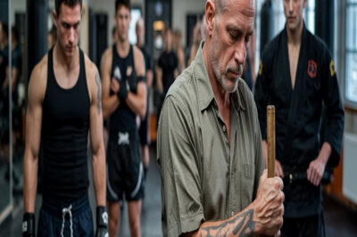 Solo un conserje silencioso en el gimnasio de entrenamiento de élite – ¡Barre los suelos sin decir una palabra! Pero un tatuaje reveló un legado oculto…