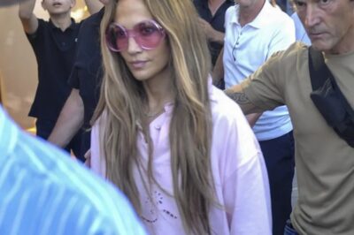 💔 “¡Humillación en Chanel! Jennifer López y el momento que nadie esperaba” 😱 ¿Qué pasó cuando la Diva del Bronx quiso entrar a Chanel en Turquía? Vestida con su icónico estilo casual y glamuroso, Jennifer López enfrentó un incómodo rechazo que dejó a todos boquiabiertos. Descubre cómo reaccionó, qué hizo después y por qué este momento se convirtió en tendencia. ¡No te pierdas los detalles de esta inesperada historia! ✨