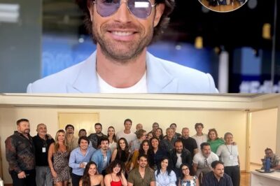 🎬 ¡Sebastián Rulli vuelve al drama con “Mi Rival” y este elenco de impacto! 💥Después de años lejos de los melodramas, Sebastián Rulli regresa con fuerza en Mi Rival, la nueva producción de TelevisaUnivision. 💔 Lo acompaña un elenco bomba que mezcla leyendas como Arturo Peniche con talentos jóvenes como Ela Velden y Diana Haro. ¿Listos para un triángulo amoroso intenso y secretos que prometen escándalo? 🎭🔥 Aquí te contamos quién es quién en esta historia que dará mucho de qué hablar. 📺✨
