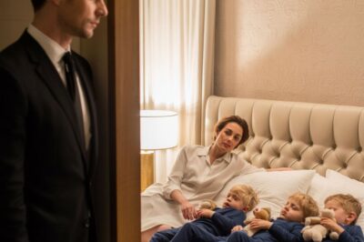 Ninguna criada sobrevivió un día con los trillizos del multimillonario… hasta que llegó la mujer negra e hizo lo que nadie pudo hacer.