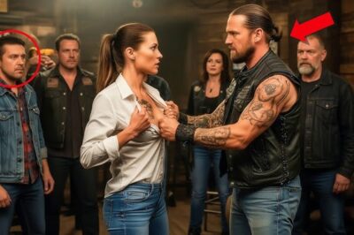 El motociclista le arrancó la camisa a la camarera — Lo que vio congeló a todo el bar…