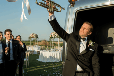 Toda la familia del novio se fue en medio de la boda al descubrir que los padres de la novia “trabajaban recogiendo basura”. Justo en ese momento, llegó un camión de basura, del cual bajó el padre de la novia… y todos quedaron en silencio al ver lo que él traía en las manos.