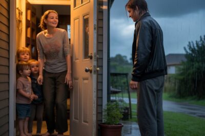 UNA MADRE SOLTERA DE CUATRO HIJOS DEJÓ ENTRAR A UN EXTRAÑO EMPAPADO EN SU PEQUEÑO HOGAR—AL DÍA SIGUIENTE, ÉL CAMBIÓ SU VIDA PARA SIEMPRE La Madre Soltera y El Extraño que Cambió su VidaUNA MADRE SOLTERA DE CUATRO HIJOS DEJÓ ENTRAR A UN EXTRAÑO EMPAPADO EN SU PEQUEÑO HOGAR—AL DÍA SIGUIENTE, ÉL CAMBIÓ SU VIDA PARA SIEMPRE La Madre Soltera y El Extraño que Cambió su Vida