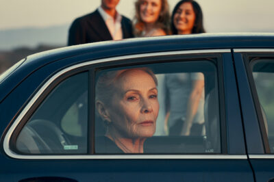 “Te Pido Un Uber, El Coche Va Lleno” Dijo Mi Hijo Llevando A Su Suegra… Olvidó Quién Pagó Ese Auto.