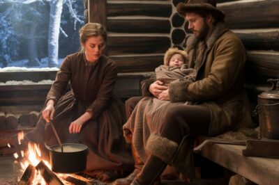 Una joven pobre acoge a un hombre y su hija por una noche, sin saber que él era un vaquero millonari