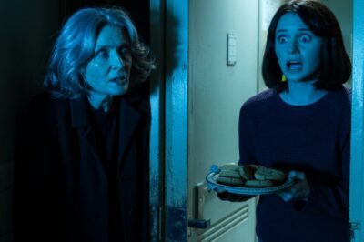 Cuando Sarah se mudó a su nuevo apartamento, la señora mayor de al lado le trajo galletas y le sonrió con cariño. Agradable, inofensiva. Dos días después, el casero le dijo algo que le heló la sangre: «No hay nadie viviendo en ese piso. La última inquilina, una señora mayor, falleció hace seis meses». Esa noche, Sarah oyó golpes suaves y constantes al otro lado de la pared compartida. Entonces, una voz susurró por el respiradero: «¿Te gustaron las galletas?».