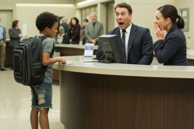 Un adolescente negro entró al banco con unas zapatillas desgastadas y una mochila sujeta con imperdibles. El gerente sonrió con sorna al verlo, hasta que el chico deslizó su tarjeta de débito por el mostrador. Treinta segundos después, todo el vestíbulo quedó en silencio. La sonrisa del gerente se desvaneció. Un cajero se quedó sin aliento. Alguien susurró: «Esto… esto no puede ser real». Porque el saldo de esa tarjeta vieja y rayada revelaba una verdad para la que nadie en la sala estaba preparado, y la verdadera identidad del chico al que acababan de menospreciar destrozó todas sus suposiciones.