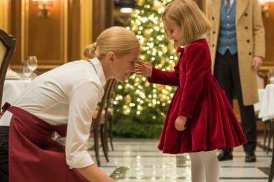 La Mesera Fue Humillada En Nochebuena — Hasta Que Una Niña Se Acercó Y Dijo Una Sola Frase…
