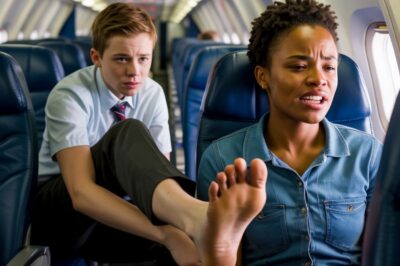 El niño siguió pateando el asiento de la niña negra en el avión; la azafata le advirtió, pero su madre lanzó insultos racistas… y el final estuvo lleno de arrepentimiento.