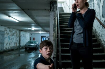 Fui a la oficina de mi esposo a entregarle algo que olvidó, pero era un edificio abandonado. Un guardia de seguridad dijo: “La empresa quebró hace tres años”. Llamé a mi esposo. “¿Dónde estás?”. “En la oficina. En una reunión”. Entré en pánico. Entonces mi hijo señaló hacia abajo. “¡Mamá, ese es el auto de papá!”. Mientras bajaba las escaleras…