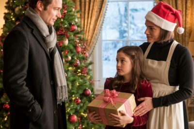 Este multimillonario celebraba la Navidad solo todos los años, hasta que la criada le dijo seis palabras que lo derritieron…