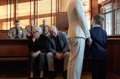 “Mi esposo me llamó “indigna” tras ascender al poder, pidió el divorcio y quiso quitarme todo… sin saber que yo controlaba su imperio en silencio”