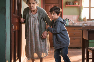 Mi nieto “mudo” habló cuando sus padres salieron… y lo que dijo me salvó