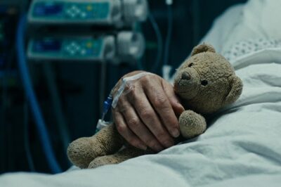 “Tras un accidente, acabé con respiración asistida. ¡Esa noche, mi hijo de 4 años se negó a dejarme sola!”