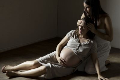 Cuando tenía ocho meses de embarazo, mi codiciosa cuñada intentó quedarse con los 150.000 dólares destinados a mis hijos mientras mi marido estaba fuera. Le planté cara, pero montó en cólera y me dio un puñetazo en el vientre hinchado; rompí aguas al instante. Aun así, no paró. Me tiró del pelo y me arrastró por el suelo. El dolor era insoportable y finalmente me desmayé. Horas después…