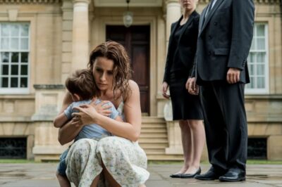 El esposo que abandonó a su hijo con discapacidad se rió en una gala dieciocho años después… hasta que el joven abogado en el escenario pronunció su nombre.